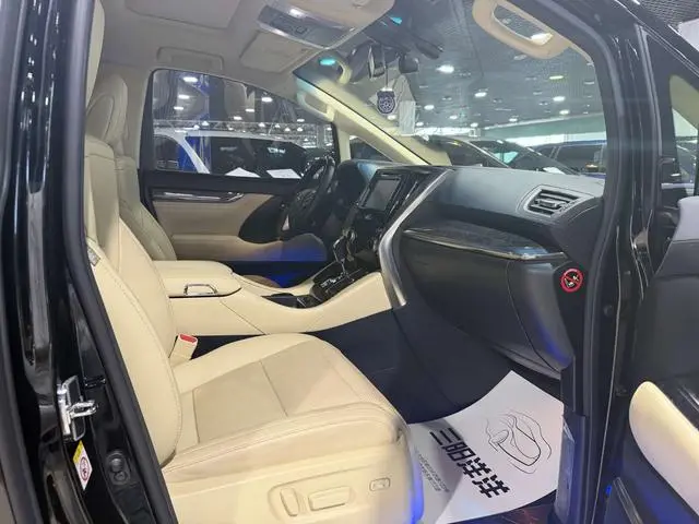 TOYOTA Elfa Facelift 3.5L Premium Edition