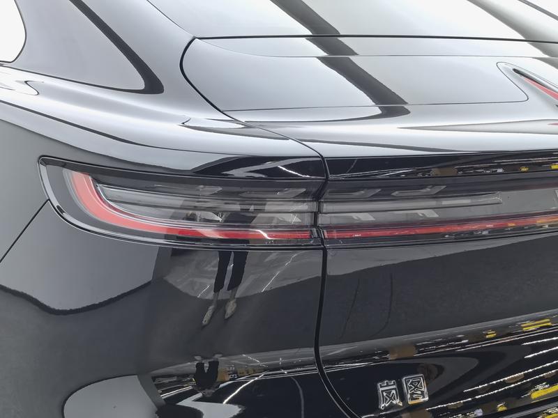 Voyah Lantu Chasing Light PHEV 2024