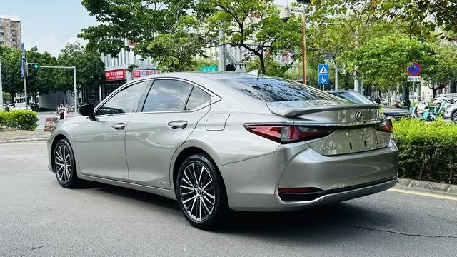 Lexus Lexus ES 300h Premium Edition