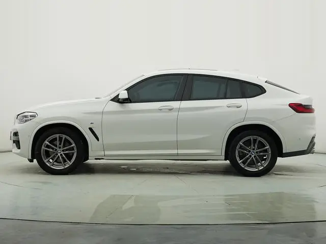 BMW BMW X4 xDrive25i M sports suit