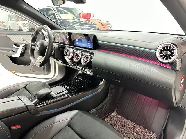 Mercedes-Benz Mercedes-Benz A-class A 200 L sports sedan fashion Version