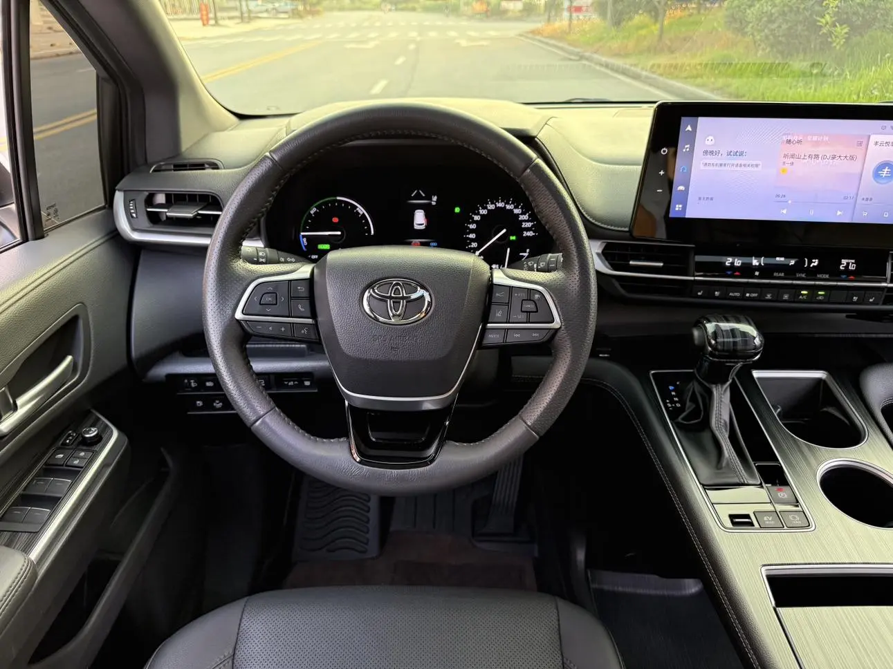 TOYOTA Saina Dual engine 2.5L Premium Edition