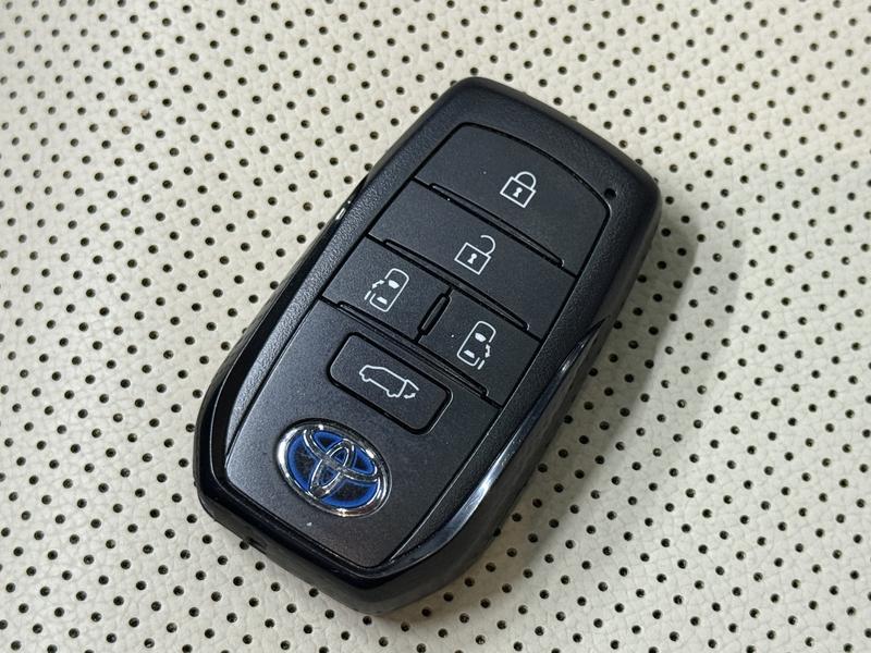 Toyota Gravia 2023