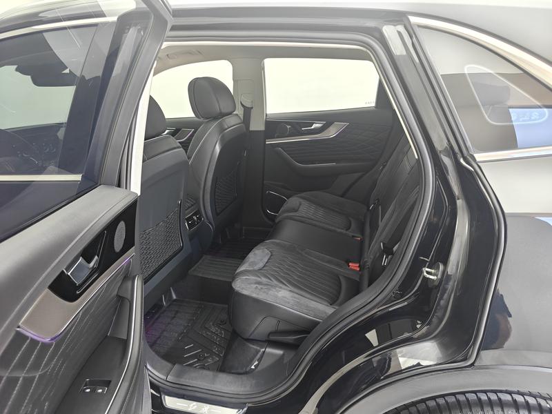 Hongqi Red Flag HS5 2022