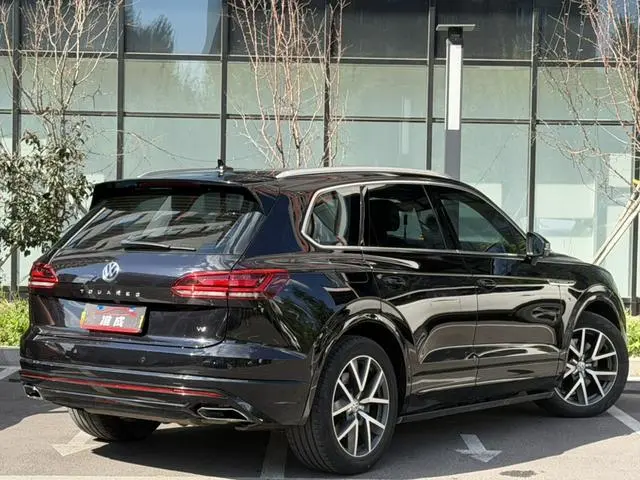 Volkswagen Touareg 3.0 TSI Sharp Front Version Country V