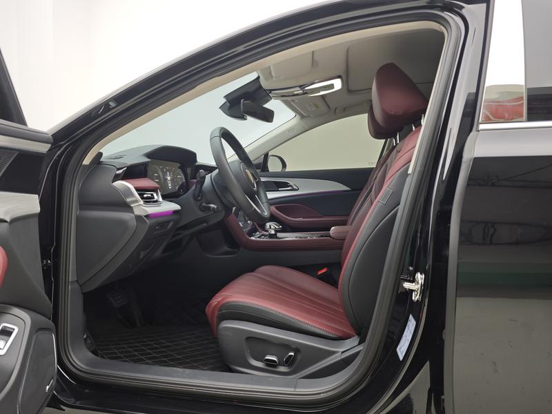 Hongqi Red Flag H5 2025