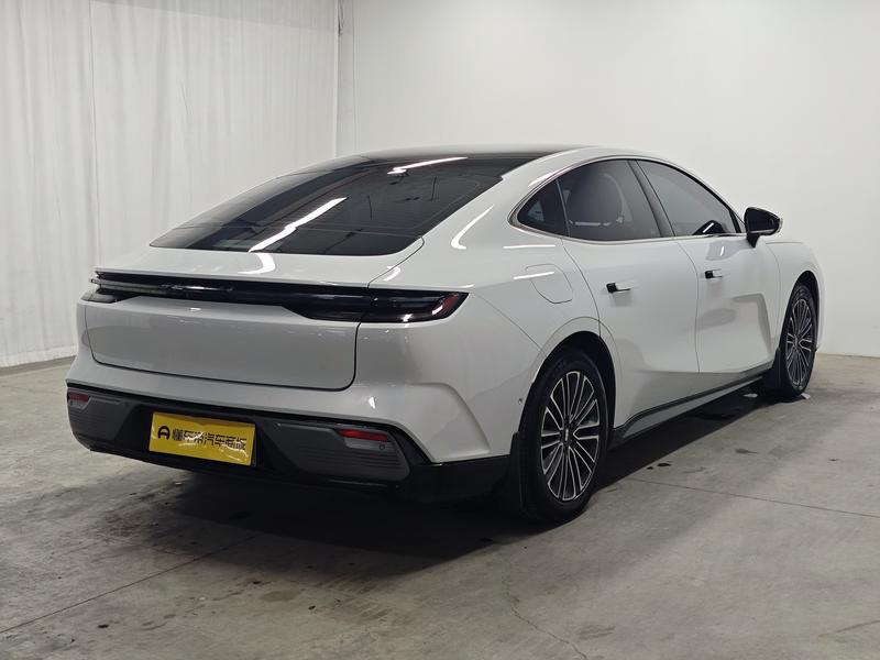 Geely Galaxy Galaxy Star Shine 8 PHEV 2025