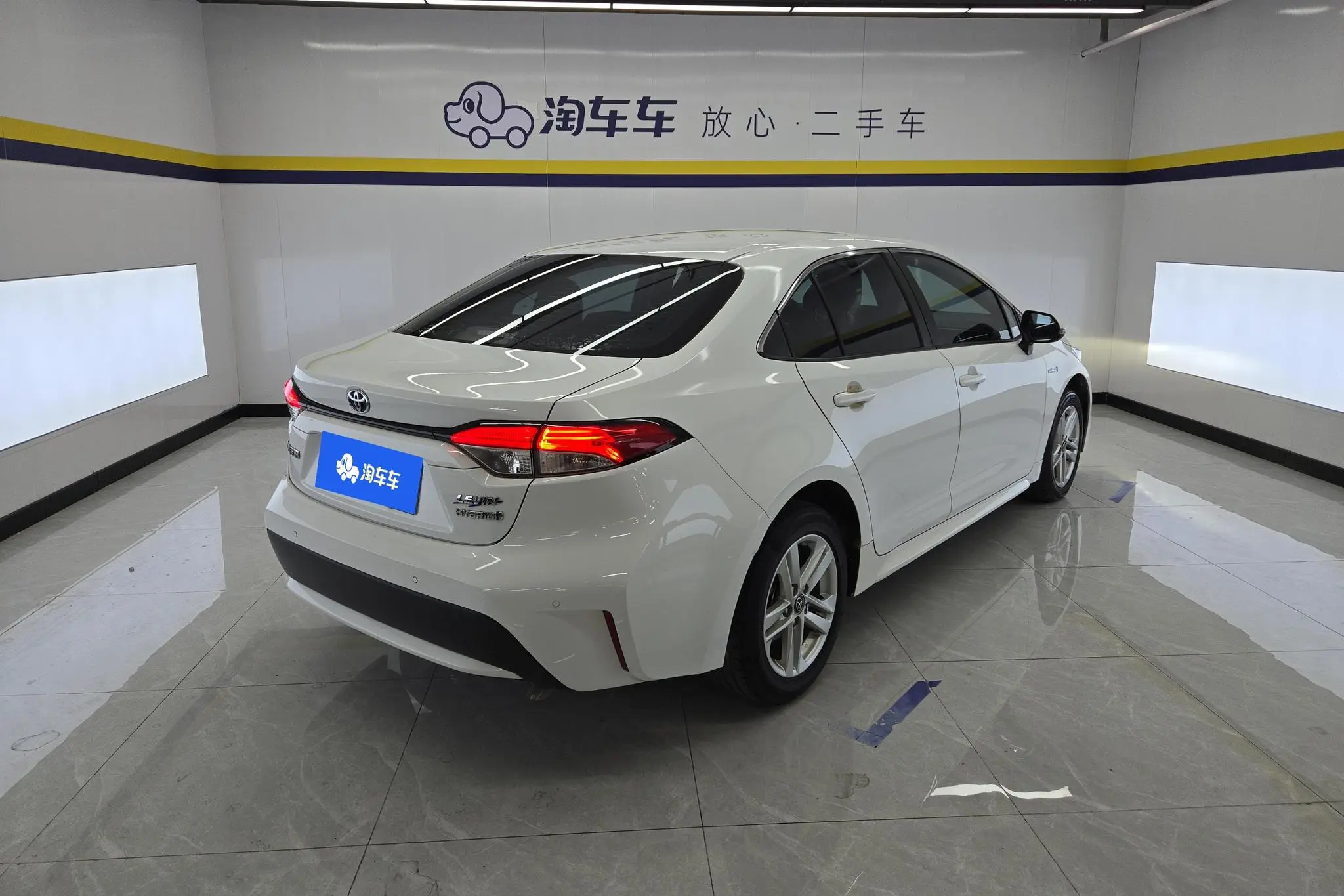 TOYOTA Lei Ling Dual engine 1.8H E-CVT Enterprise Edition