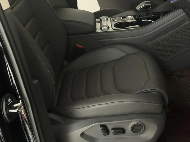 Volkswagen Touareg 3.0 TSI Sharp Front Version Country V