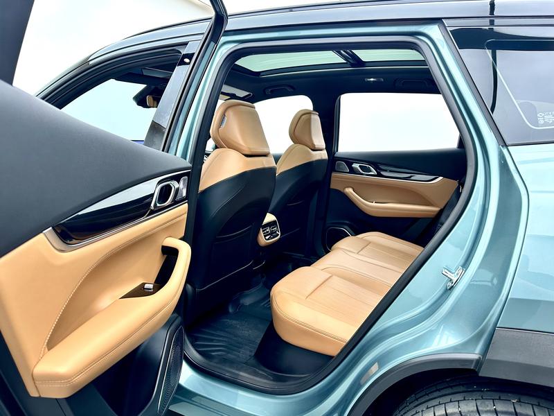 Geely Boyue L 2025