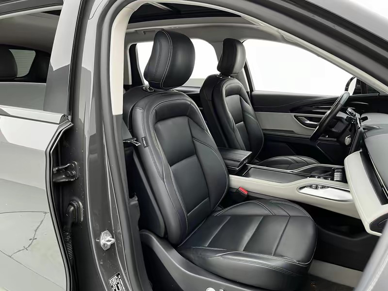 Lincoln Voyager 2023