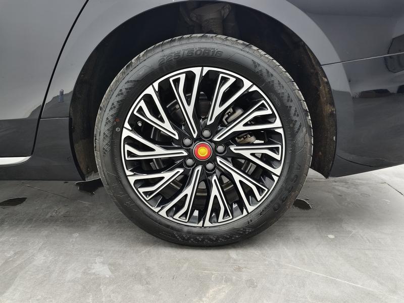 Hongqi Red Flag H5 2025