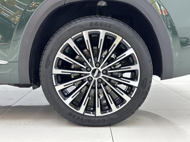 Geely Emgrand L 2025