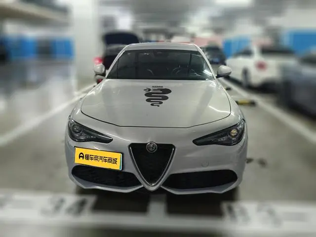 Alfa Romeo Giulia 2.0T 280HP Ti driving control version