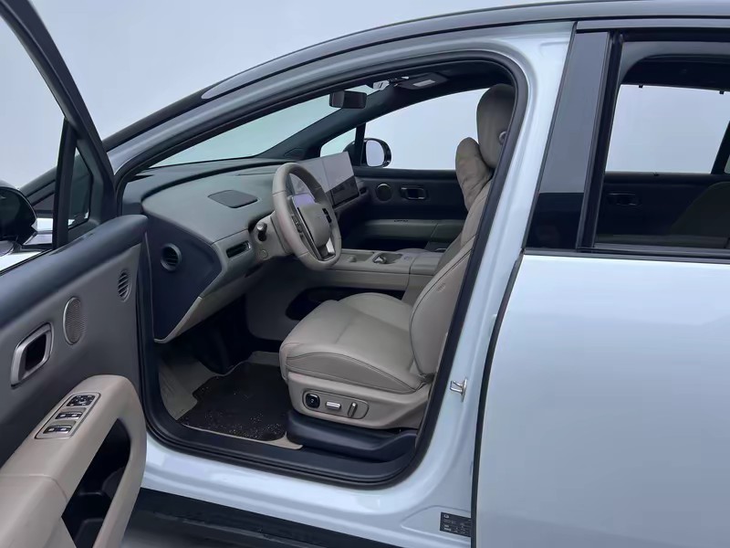 Li Auto Ideal i6 2025