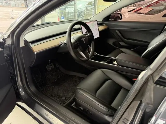Tesla Model 3 Upgraded version of standard battery life rear drive