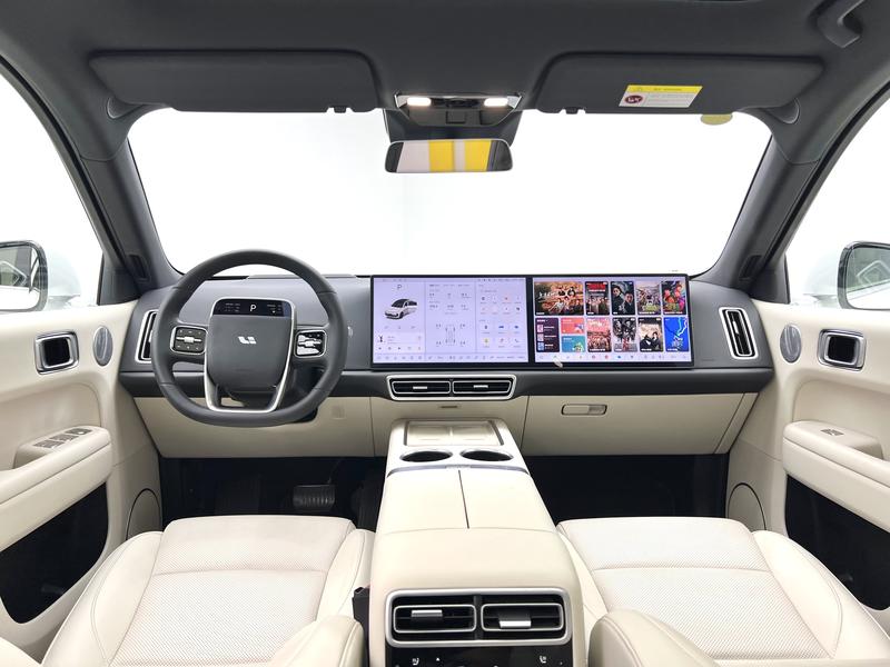 Li Auto Ideal L6 2025
