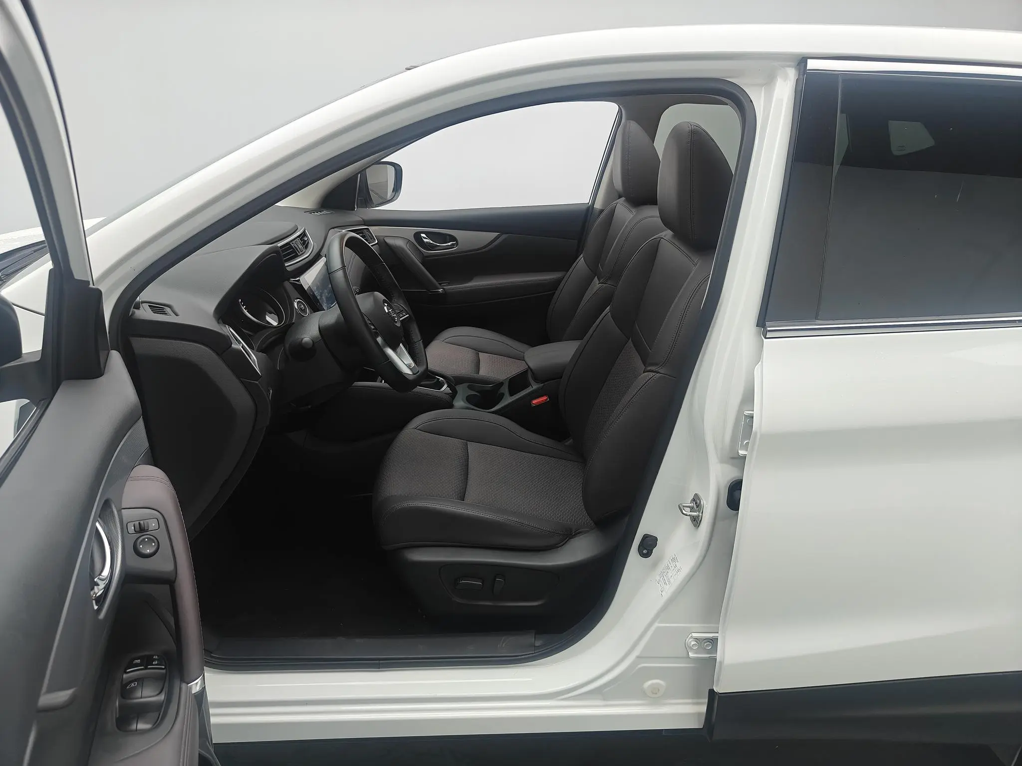 Nissan Qashqai 2.0L CVT Deluxe Edition