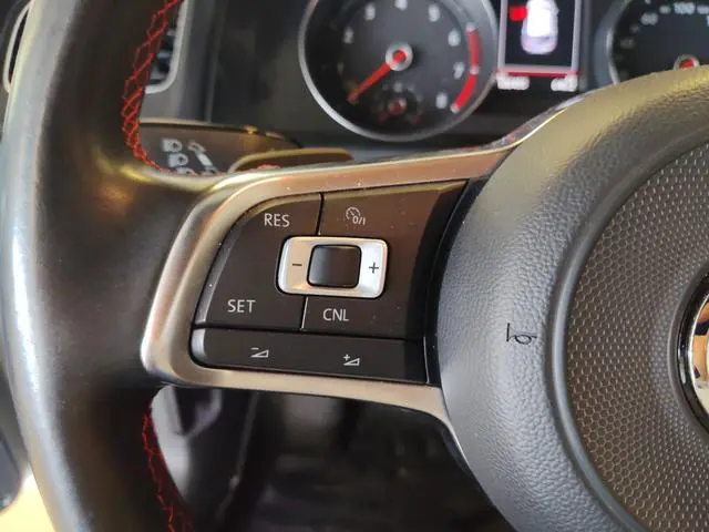 Volkswagen Golf GTI 2.0TSI GTI