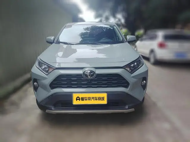 TOYOTA RAV4 Rongfang 2.0L CVT two-wheel drive fashion version
