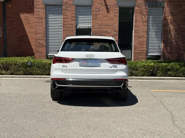 Audi Audi Q3 35 TFSI fashion and elegant