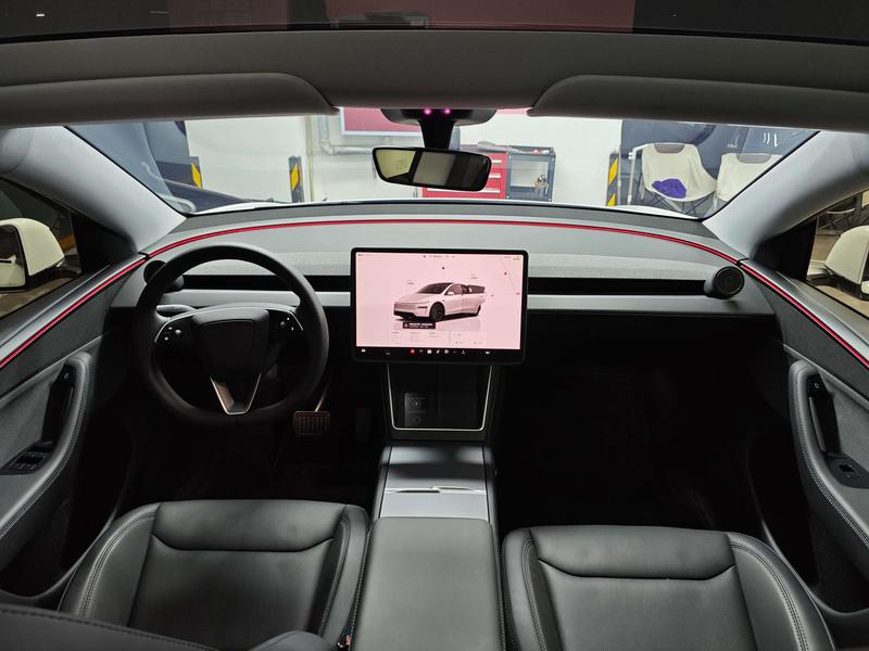 Tesla Model Y 2025