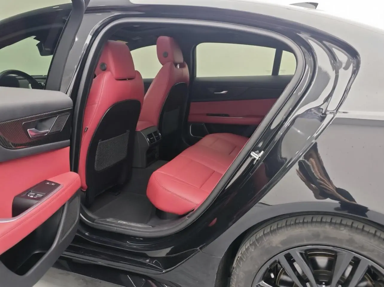 Jaguar Jaguar XEL 2.0T 250PS Yao Black Sports Edition