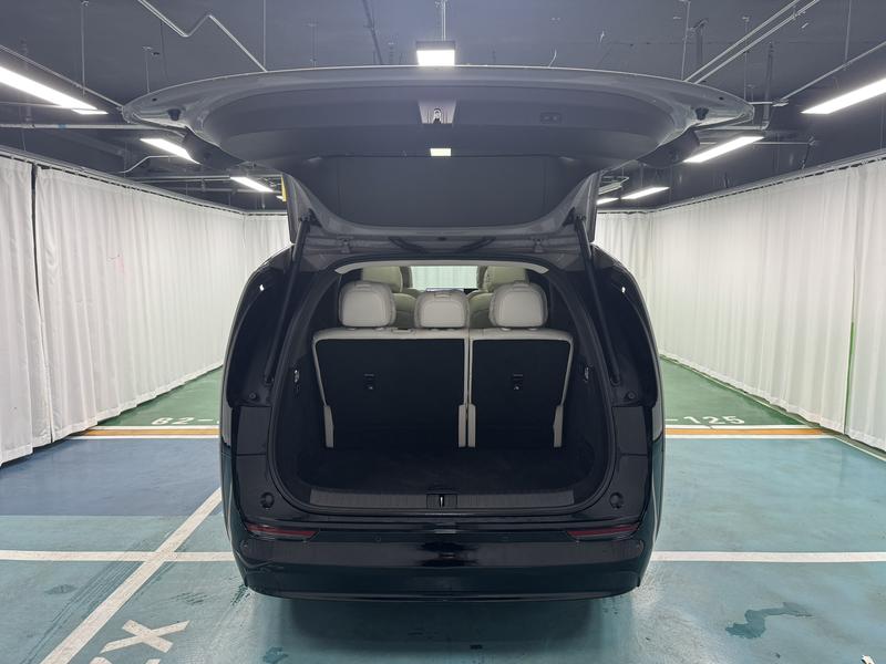 Li Auto Ideal MEGA 2024