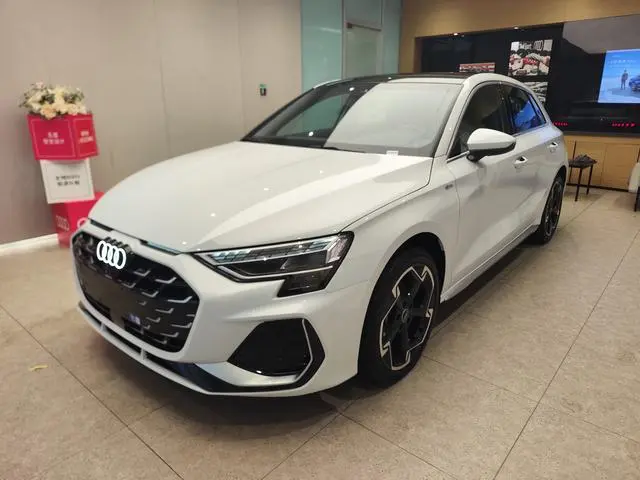 Audi Audi A3 Sportback 35 TFSI Flying Spur Exclusive Type