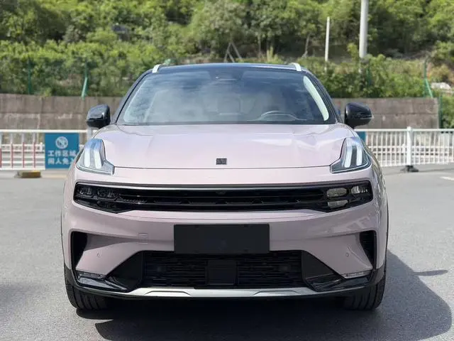 LYNK & CO Lynk 06 1.5T Shero Pink Special Edition