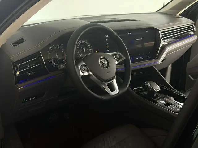 Volkswagen Touareg 3.0 TSI Sharp Front Version Country V