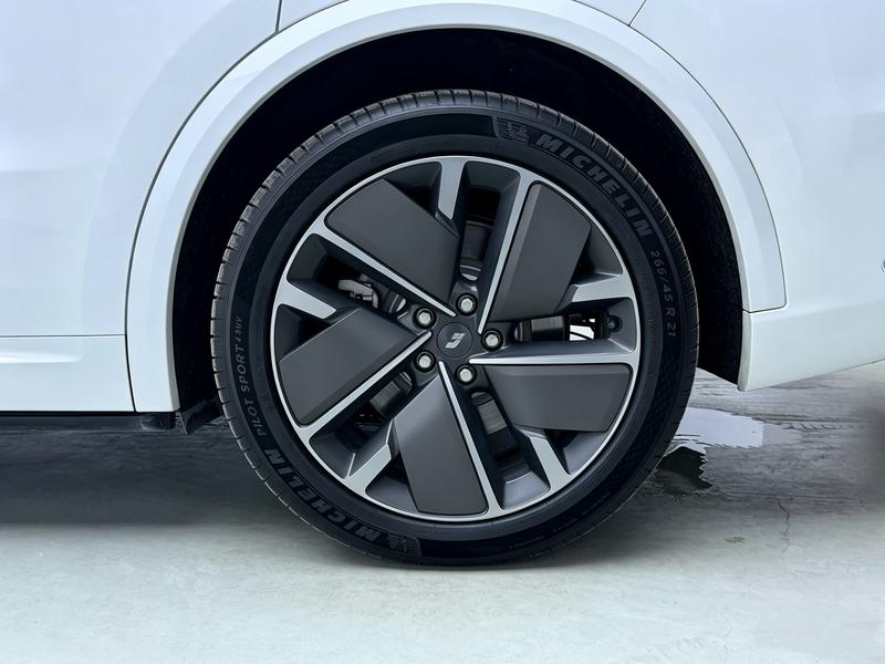 Li Auto Ideal L9 2025