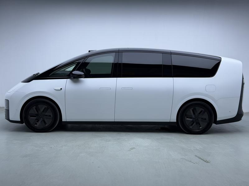 Li Auto Ideal MEGA 2025