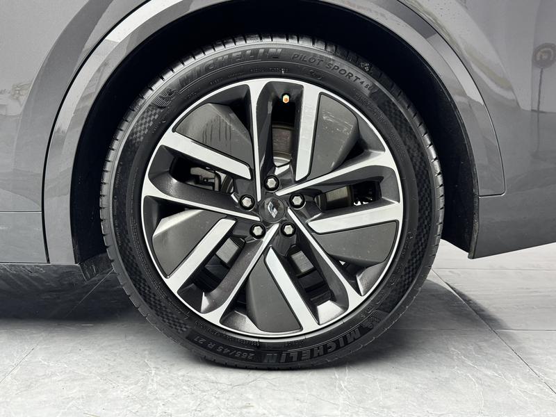 Li Auto Ideal L8 2023