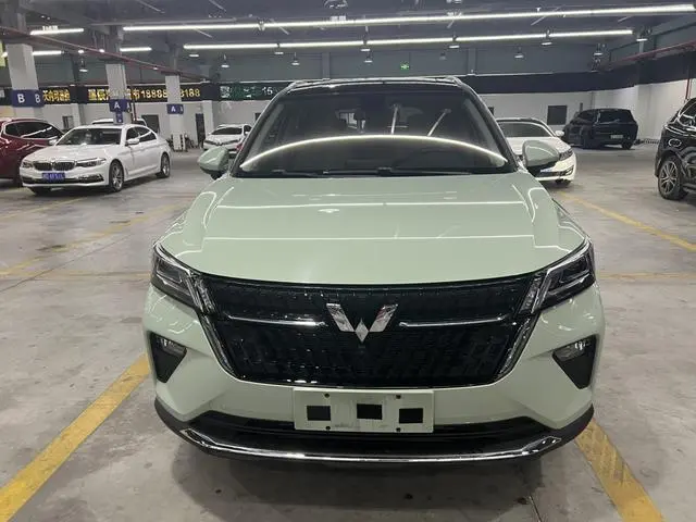 Wuling Wuling Xingchen 1.5T automatic star Obsidian version