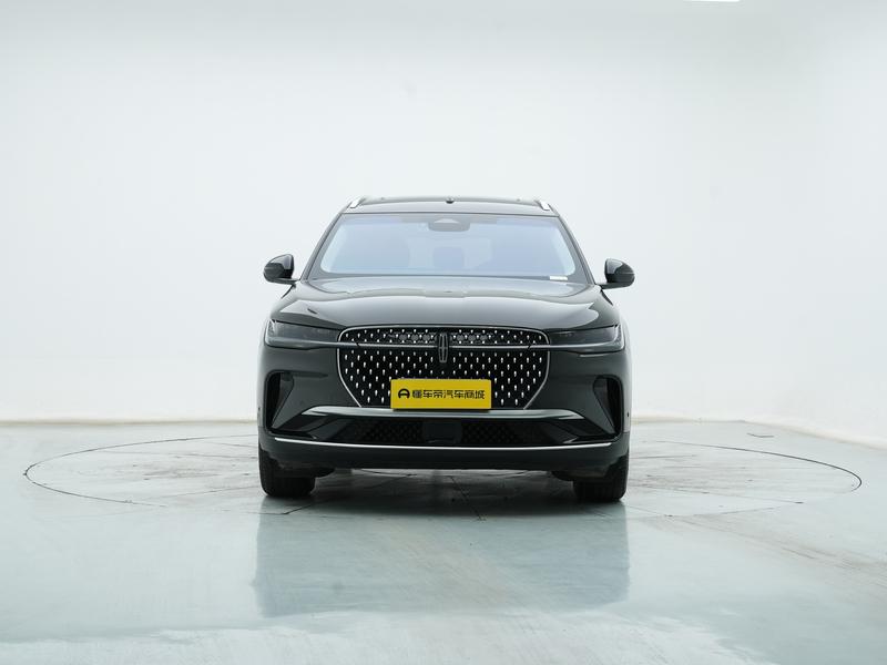 Lincoln Voyager 2023