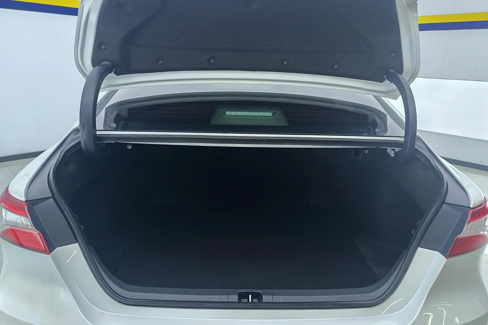 TOYOTA Camry 2.0GVP Leading Edition
