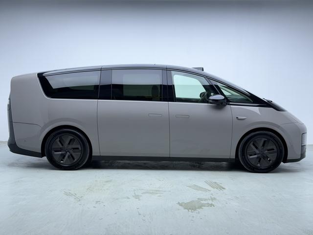 Li Auto Ideal MEGA 2025