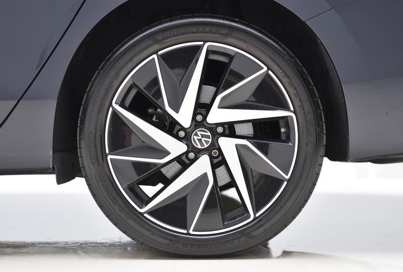 Volkswagen Magotan 2024