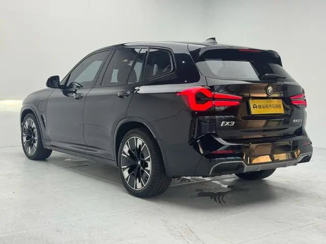 BMW BMW iX3 Creative collar type
