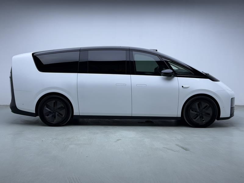 Li Auto Ideal MEGA 2025