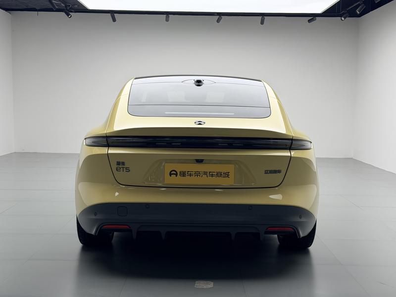 NIO NIO ET5 2022