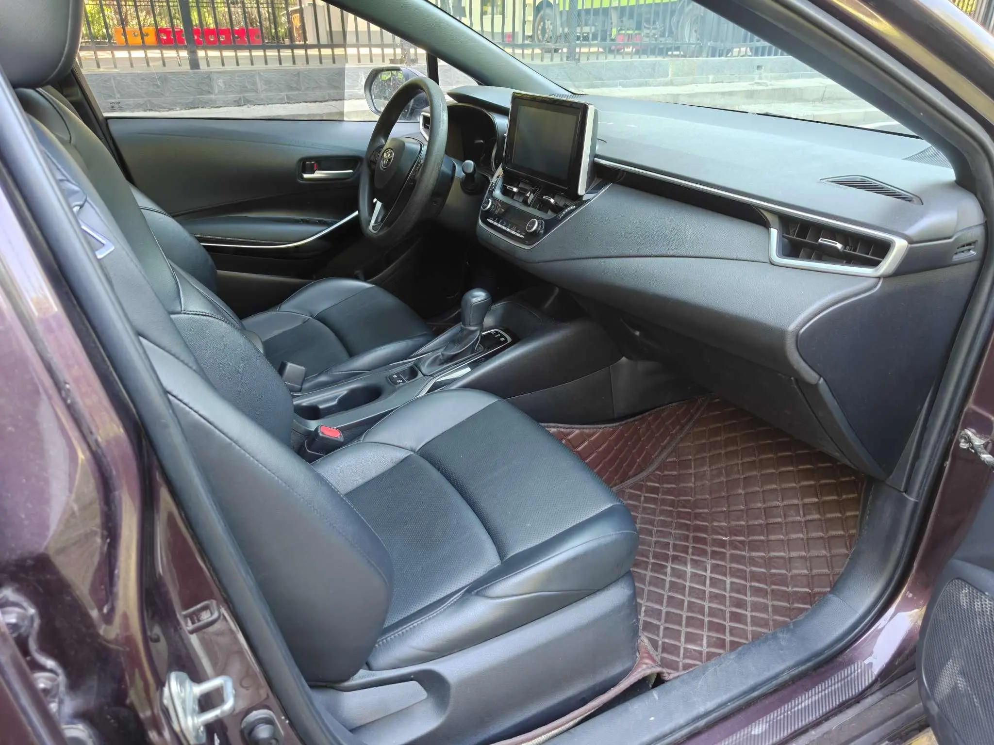 TOYOTA Lei Ling Dual engine 1.8H E-CVT Deluxe Edition