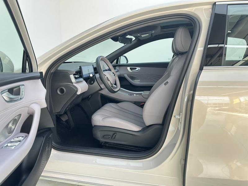 Roewe Roewe M7 DMH 2025