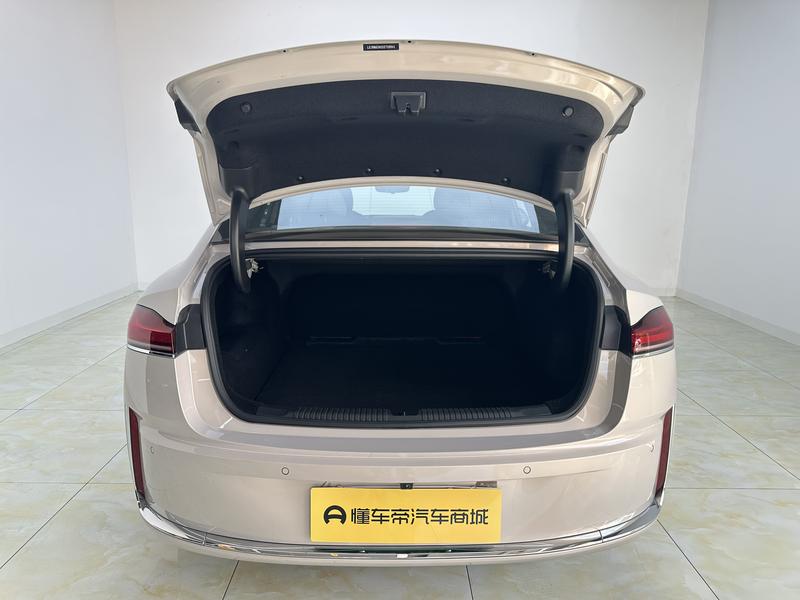 Roewe Roewe M7 DMH 2025