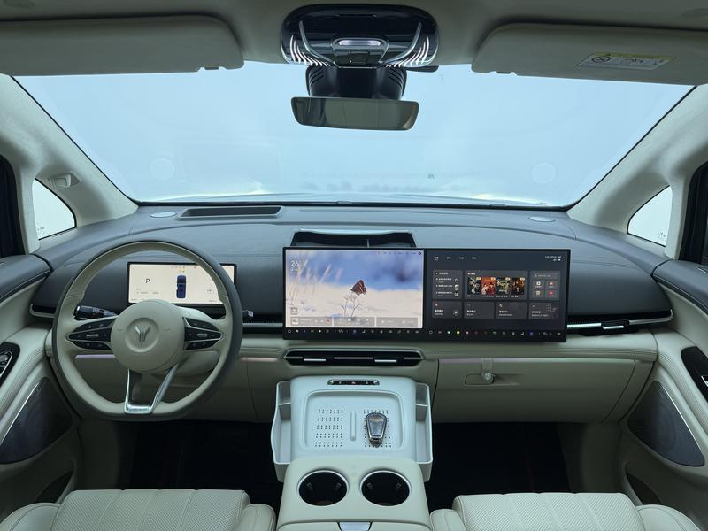 Voyah Lantu Dreamer PHEV 2025