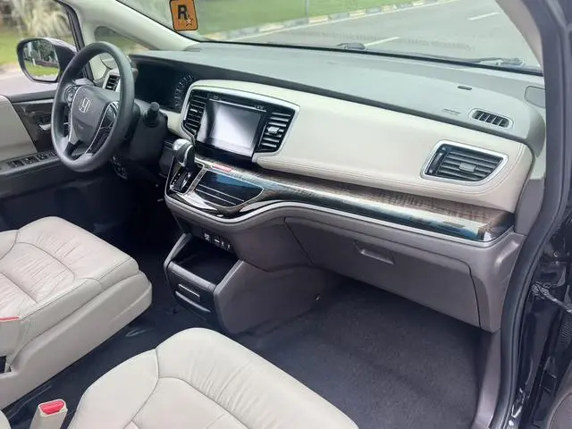 Honda Odyssey 2.4L Deluxe Edition
