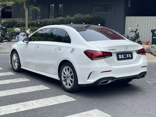 Mercedes-Benz Mercedes-Benz A-class A 200 L sports sedan dynamic Version