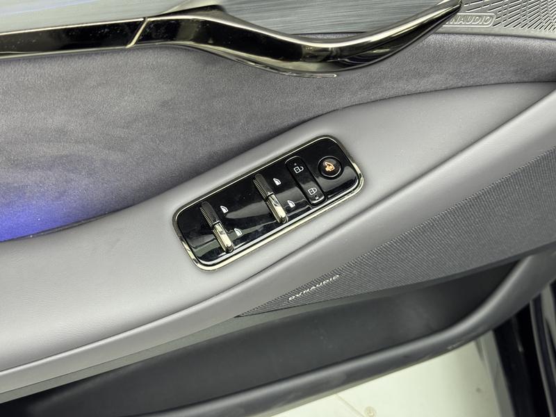 Voyah Lantu Chasing Light PHEV 2024