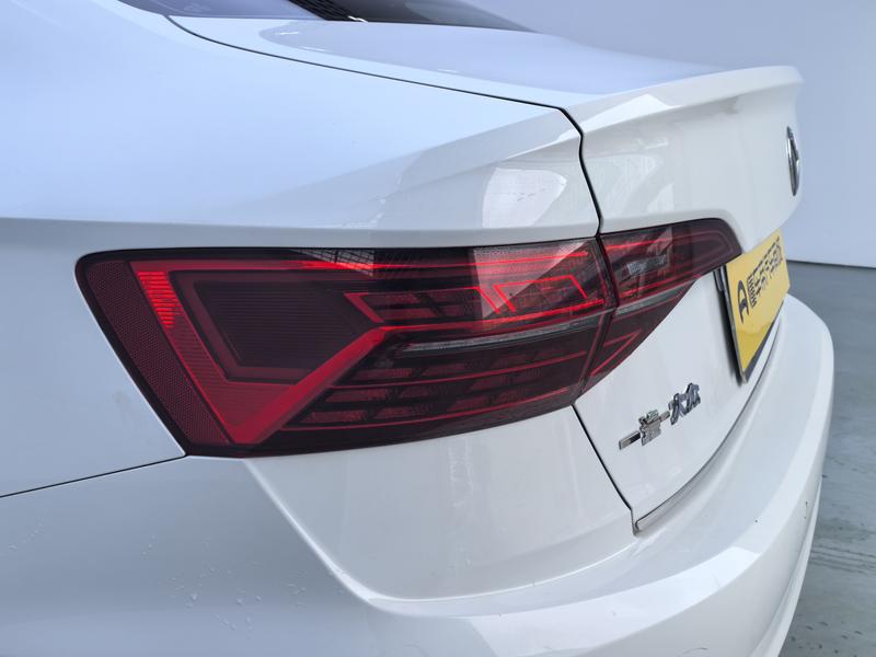 Volkswagen Sagitar 2021